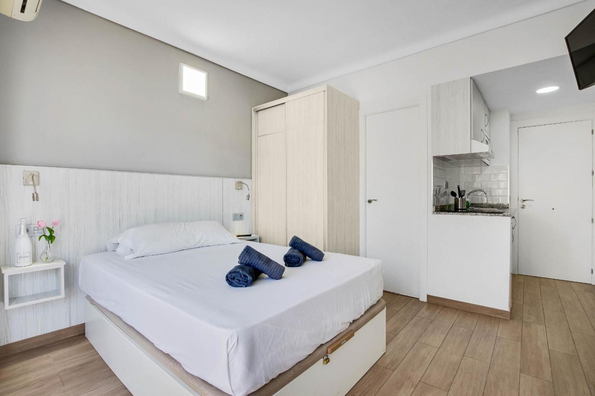 Carihuela Palace 417 By Ivi Real Estate Torremolinos Exterior photo