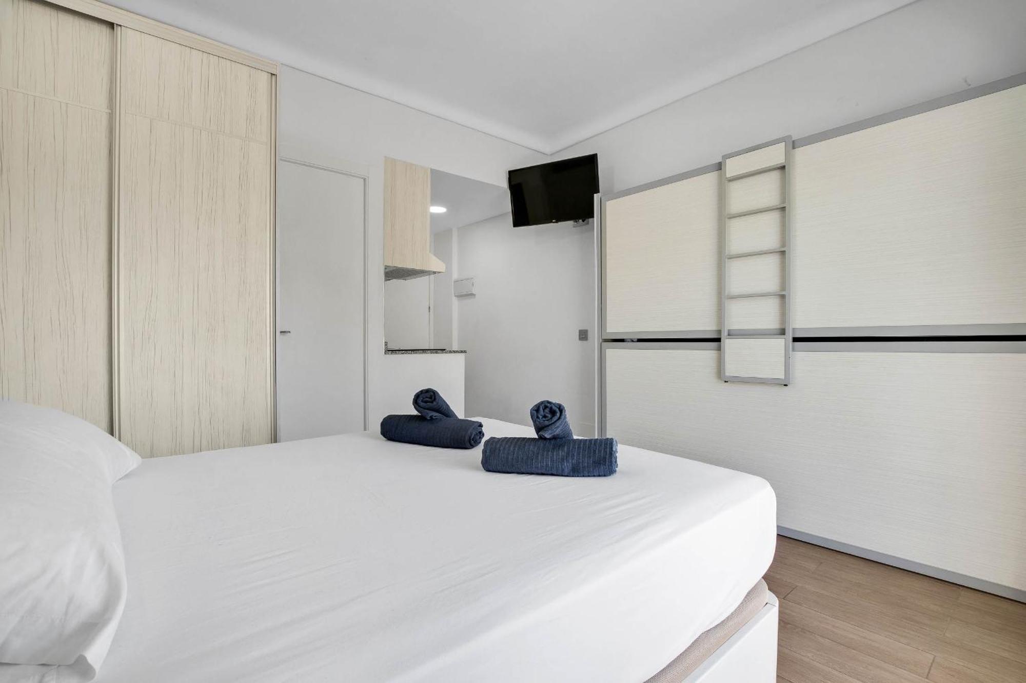 Carihuela Palace 417 By Ivi Real Estate Torremolinos Exterior photo